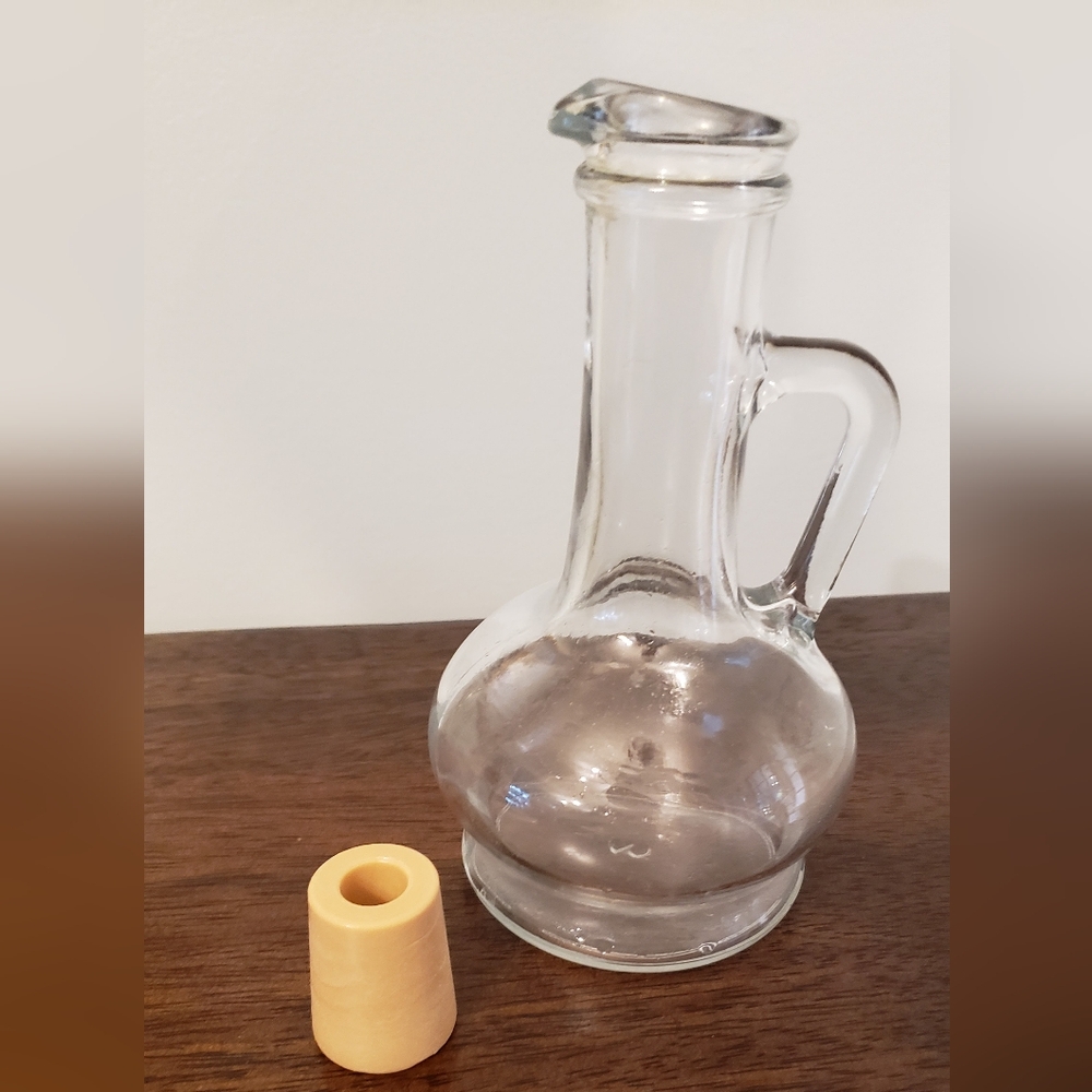 Glass Oil Cruet with Plastic Stopper - Picture 5 of 8